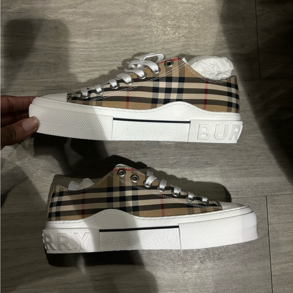 Brand New in the box never worn - Picture 6 of 7